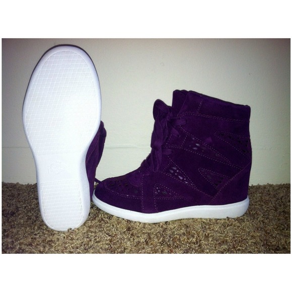β‘β‘ Flash Sale Vera Wang Princess Purple Shoesβ‘β‘ - Picture 3 of 3