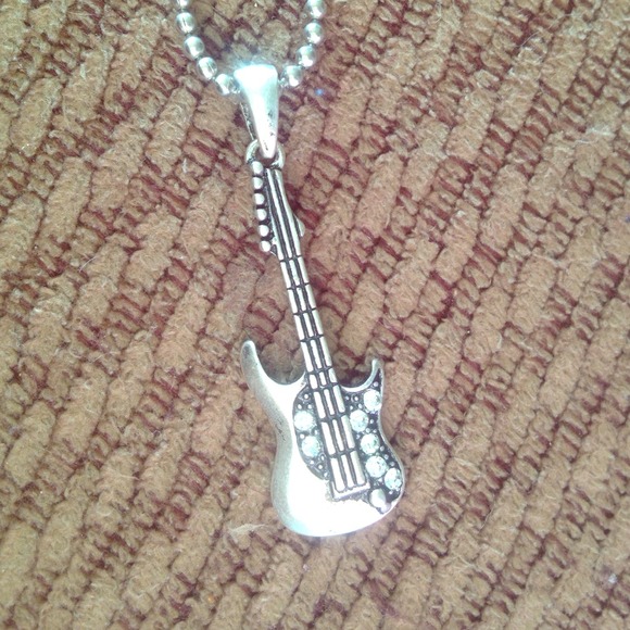 NWOT -- Guitar necklace