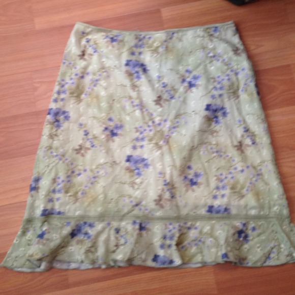 MUST BE BUNDLED! Gorgeous floral skirt