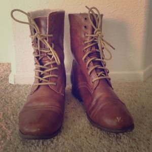 Shearling lined brown boots