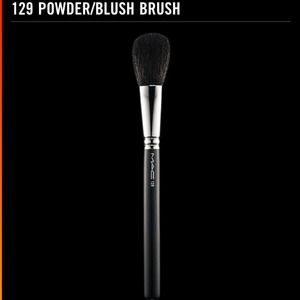 MAC 129 POWDER/BLUSH BRUSH