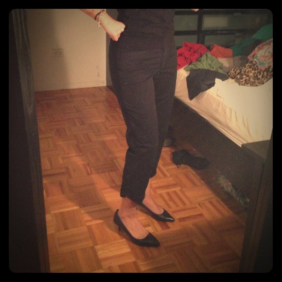 Black cropped pants!