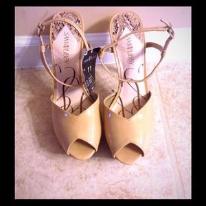 Sam & Libby peep toe nude sandals