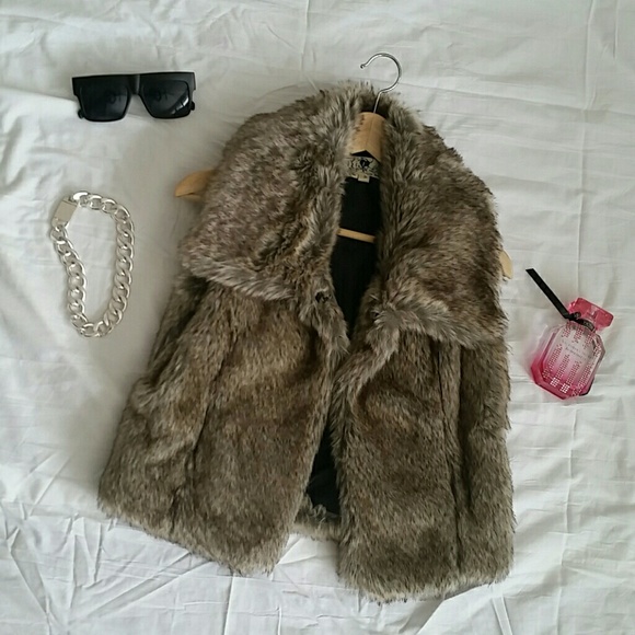 Unknown Outerwear - ❌SOLD❌🆕 Glam Faux Fur Vest