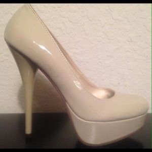 Fahrenheit tan/nude patent platform heels