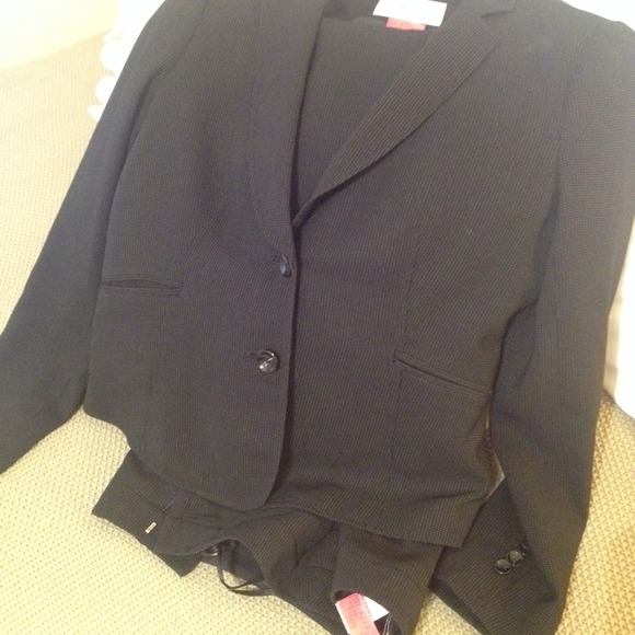 Jones New York Pant Suit - Picture 3 of 4