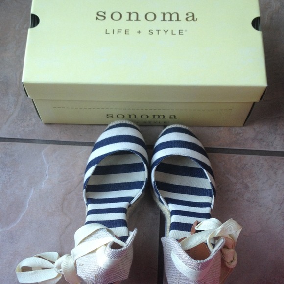 White and navy blue striped wedges