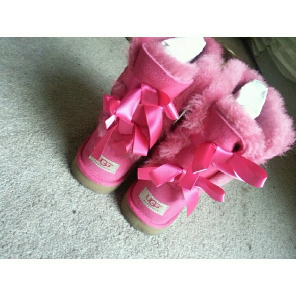 SOLD Pink Bailey Bow Uggs - Picture 2 of 3
