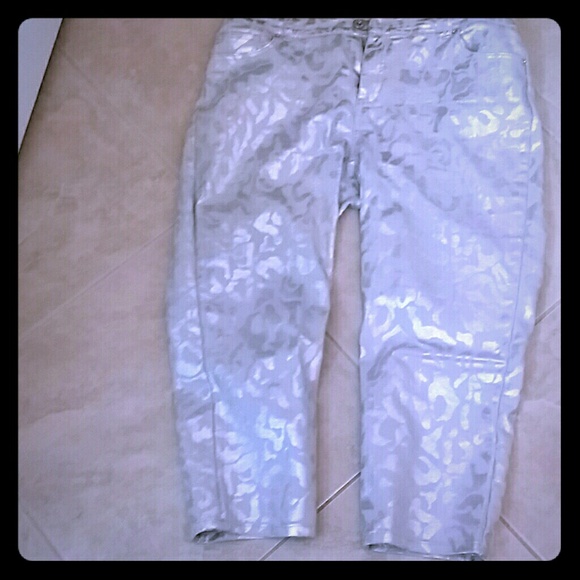 CHICOS SILVER Leopard Pants