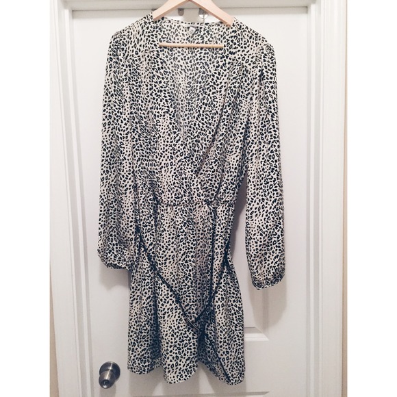 ON HOLD! 💞 Navy & Cream Cheetah Dress