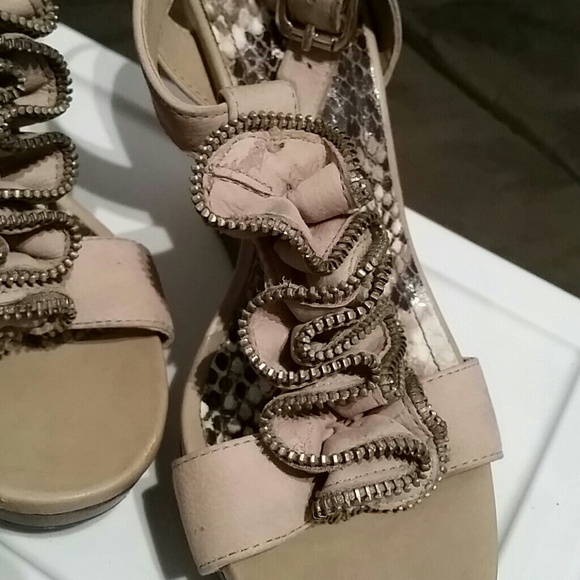 Gianni Bini Shoe - Picture 2 of 4