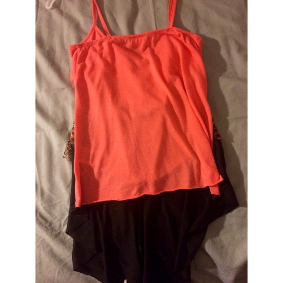 RUFFLE TOP - Picture 2 of 2