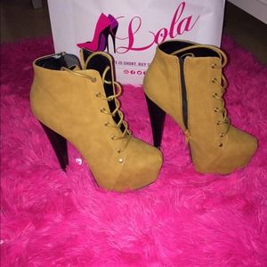 ❌SOLD❌Camel Booties