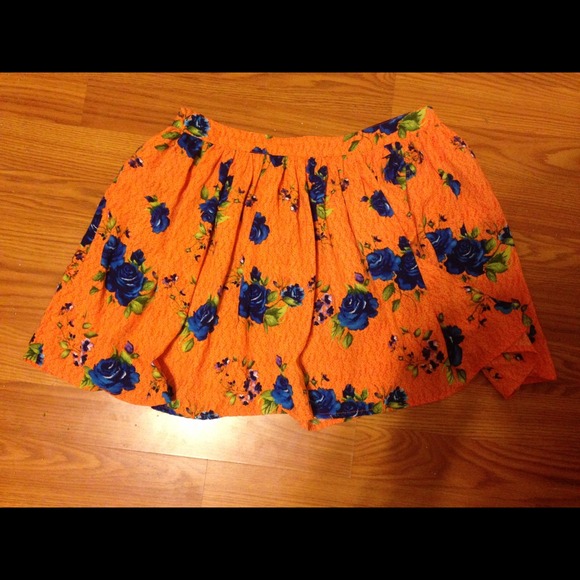Brand new skirt!!