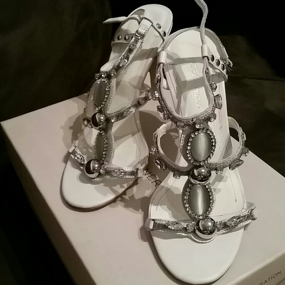 BCBG heel - Picture 2 of 4