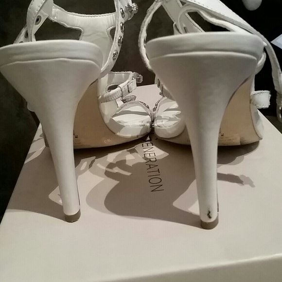 BCBG heel - Picture 3 of 4