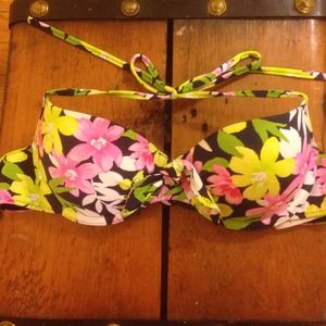 Hollister Swim top with underwire & push up!