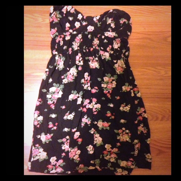 Floral printed strapless dress