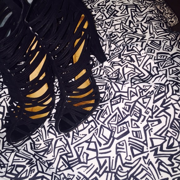 B&W Dress - Picture 2 of 3