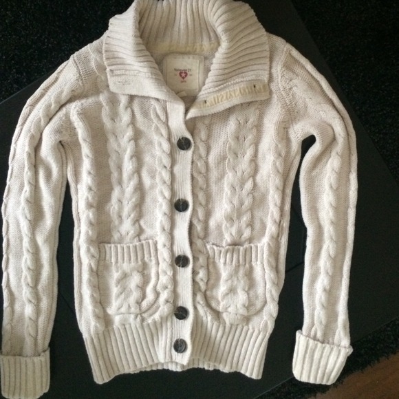 A cute beige sweater from forever 21 with buttons. - Picture 1 of 3