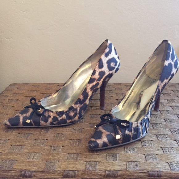 Guess Leopard Print Pumps with Cute Ties - Picture 2 of 4