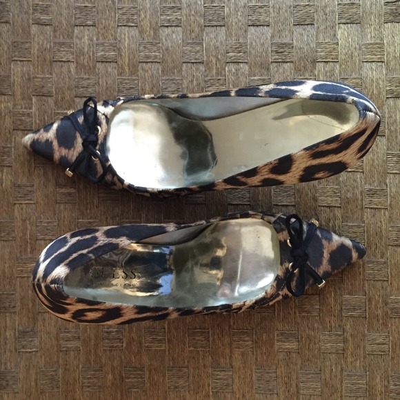 Guess Leopard Print Pumps with Cute Ties - Picture 3 of 4