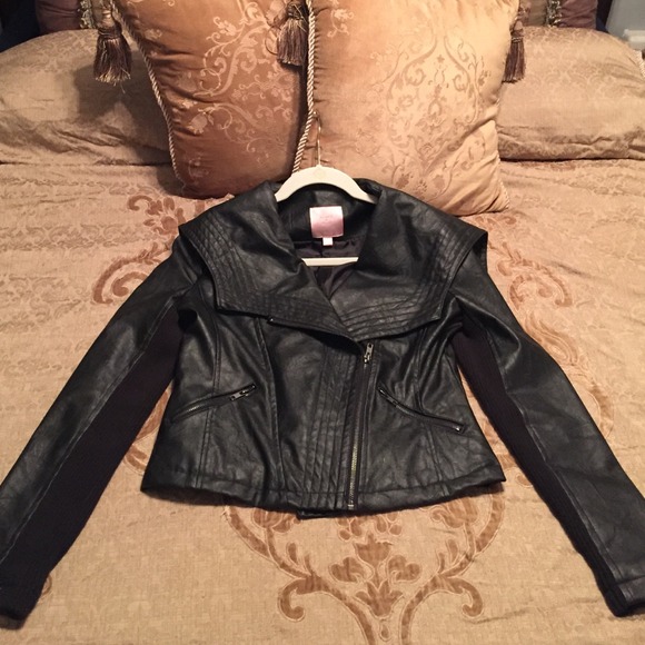 Sold on Tradesy NWOT Romeo & Juliet Couture Vegan - Picture 2 of 4