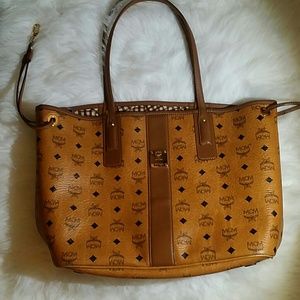 mcm medium liz visetos reversible shopper tote