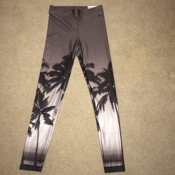 PINK Victoria's Secret Pants - Victoria's Secret rare Palm tree leggings