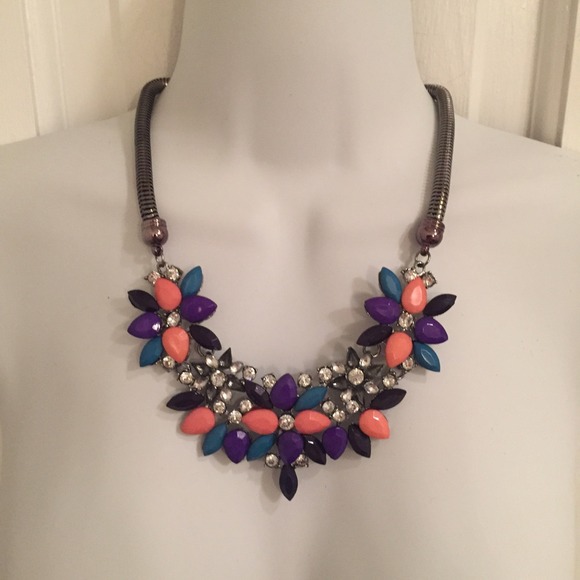 Jewelry - 🌟NEW🌟 statement necklace