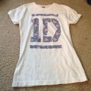 White One direction Graphic tee