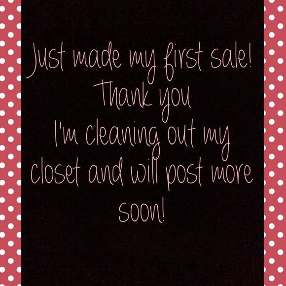 First item sold and over 500 followers 😘