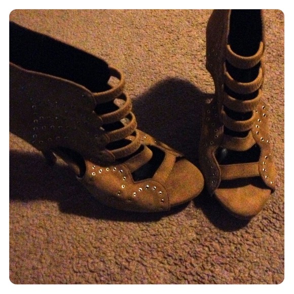 Shoes - High heels