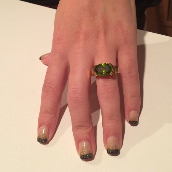 Lia Sophia beautiful olivine ring💍