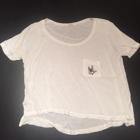 White loose pocket tee