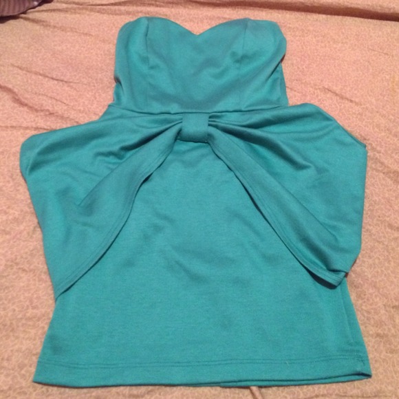 green dress
