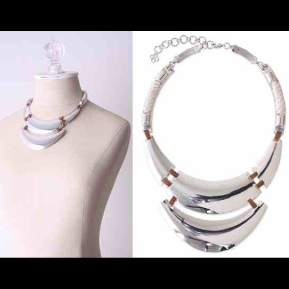 Limited Edition Stella & Dot Aphrodite Necklace