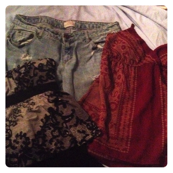 Bundle jeans and two shirts