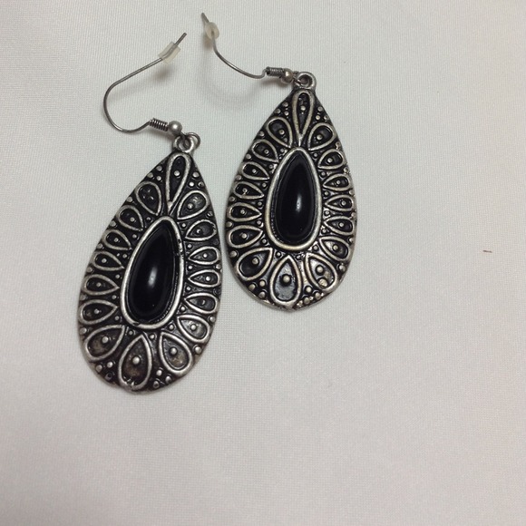 Lucky brand  black silver drop pierced earrings