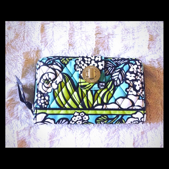 Vera Bradley Clutches & Wallets - New Vera Bradley Island Blooms Turn Lock Wallet