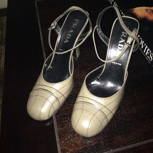 Ladies Prada Leather Pump