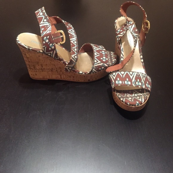 Tribal design wedges
