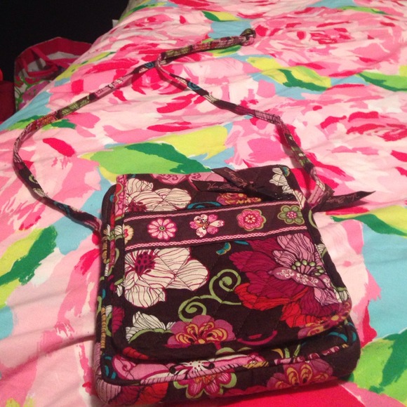 Over the shoulder Vera Bradley purse - Picture 1 of 4