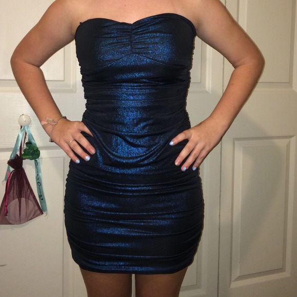 Beautiful dress - Picture 1 of 2
