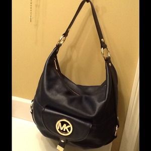 ‼️SOLD‼️👜 Authentic MK Purse & Wallet