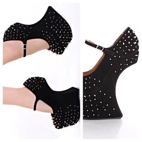 Vigo Tiore Invisible Heel Wedge Black Size: 6 US