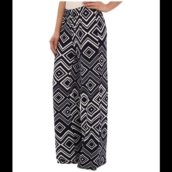 🌹Classy & Cozy Navy/White Palazzo Pants🌹 - Picture 2 of 4