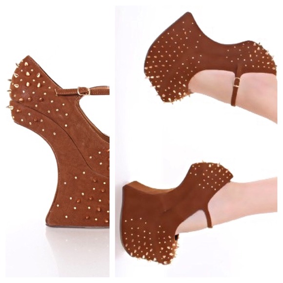 Vigo Tiore Invisible Heel Tan Wedge Size: 7.5 US