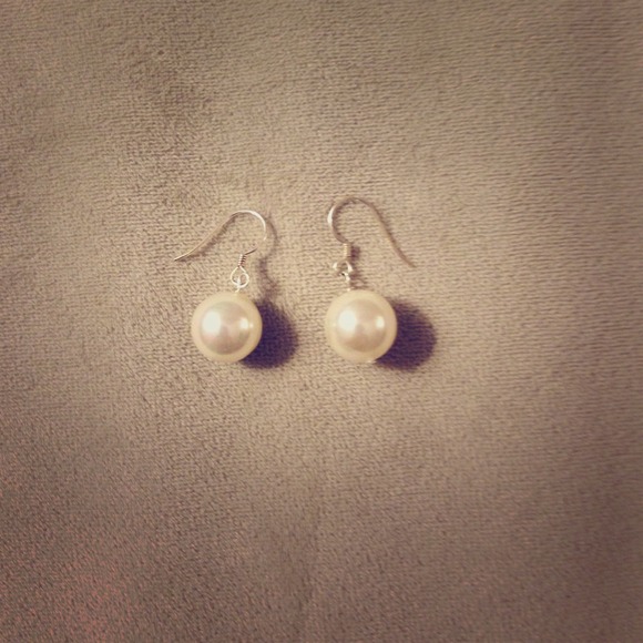 Pearl dangle earrings
