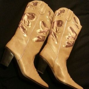 Perfect condition tan gold bronze cowboy boots